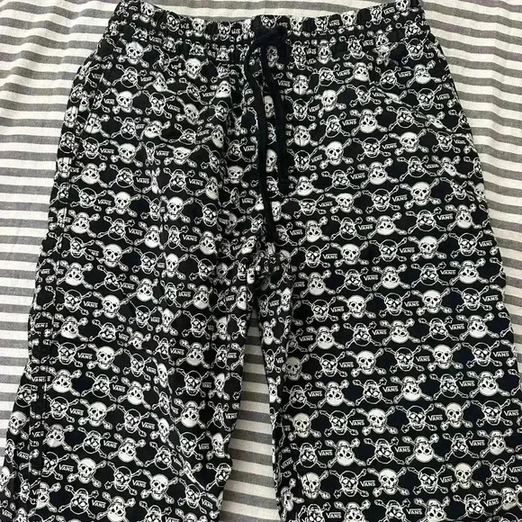 Vans Skull and Crossbones pants men’s size Small would be women’s Medium - Picture 5 of 5